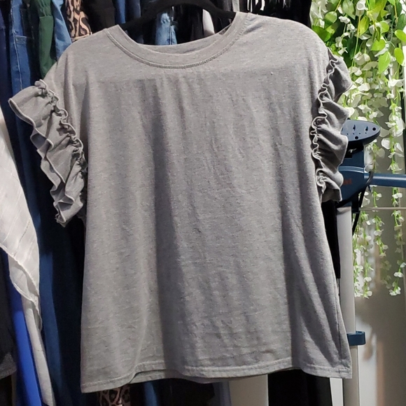 XL ruffle sleeve tshirt - Picture 4 of 4
